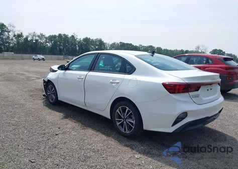 2024 Kia Forte Lxs z USA, uszkodzony, nr VIN 3KPF24AD4RE836086